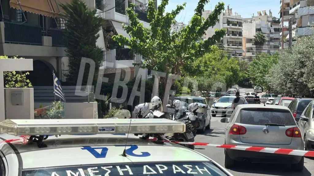 Νέα Σμύρνη: Πατέρας σκότωσε τον γιο του – Βρέθηκε θανάσιμα τραυματισμένος 45χρονος (Φωτογραφίες)
