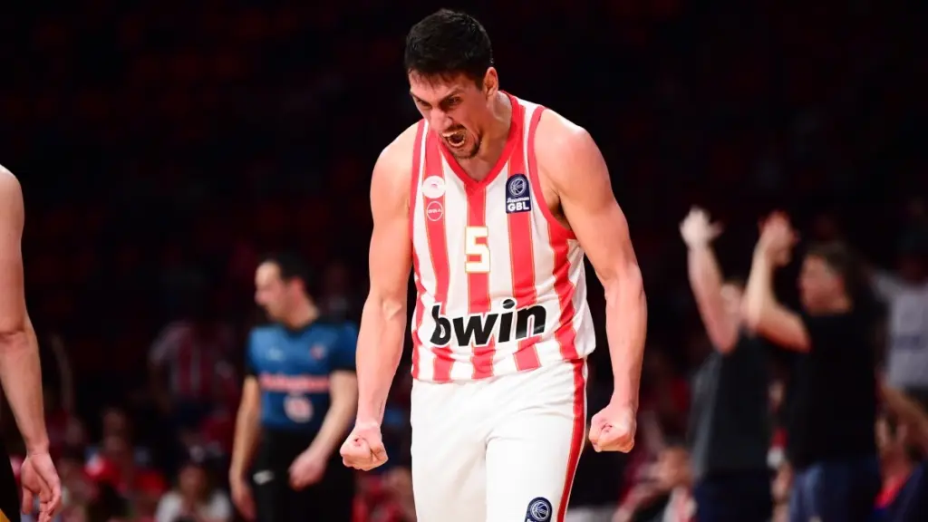 Ολυμπιακός – ΑΕΚ 87-85: Ζορίστηκε αλλά έκανε το 1-0