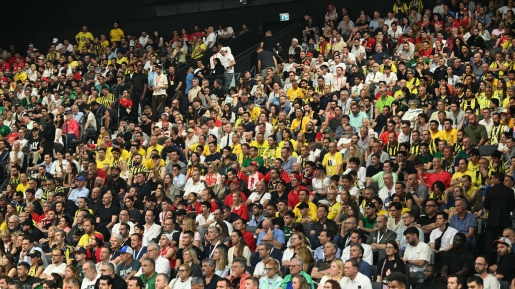 Final Four 2025: Ένταση ανάμεσα σε οπαδούς της Φενέρμπαχτσε και του Ολυμπιακού (Βίντεο – Φωτογραφίες)