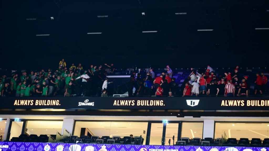 Ολυμπιακός – Παναθηναϊκός AKTOR: Ένταση στην Etihad Arena (Βίντεο – Φωτογραφίες)