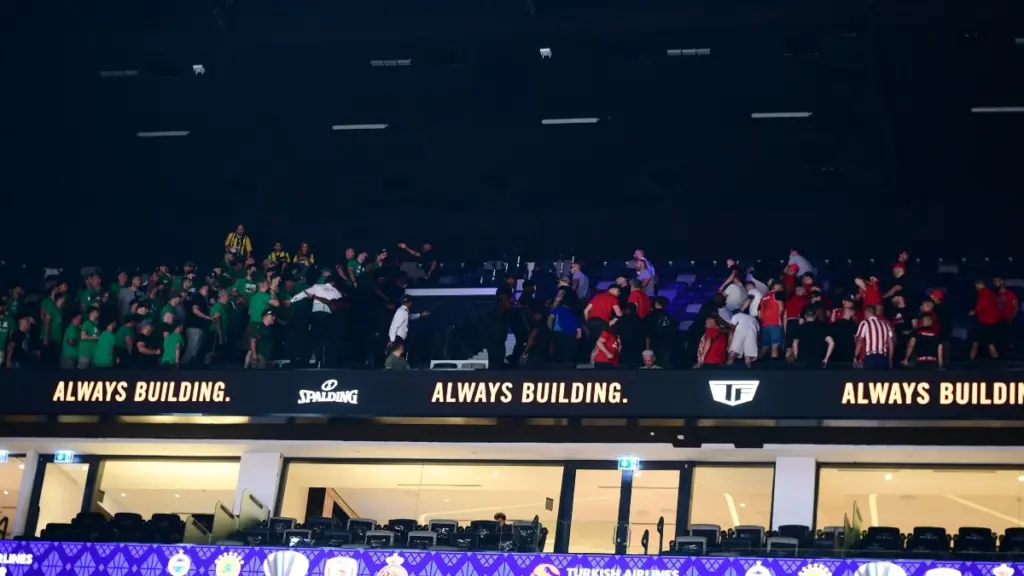 Ολυμπιακός – Παναθηναϊκός AKTOR: Ένταση στην Etihad Arena (Βίντεο – Φωτογραφίες)