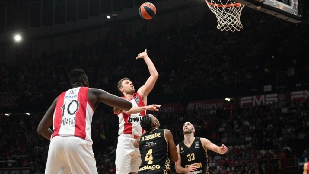 Final Four 2025: H πλούσια προϊστορία του Ολυμπιακός – Μονακό – Το ιστορικό 3ο δεκάλεπτο, η “γιούχα” στον Ντουράντ και η Έμα Στόουν