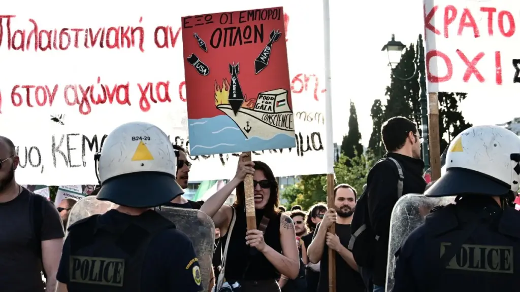 Σύνταγμα: Μεγάλη συγκέντρωση αλληλεγγύης για την Παλαιστίνη (Φωτογραφίες)