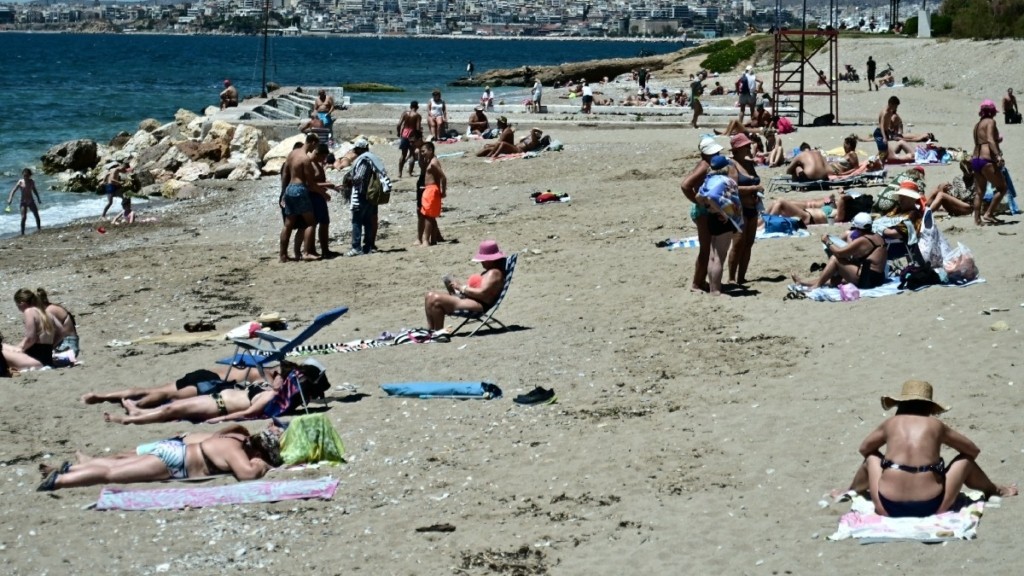 Σε τροχιά καύσωνα η χώρα: Έως 38 βαθμούς σήμερα η θερμοκρασία – Καταφθάνουν 43άρια