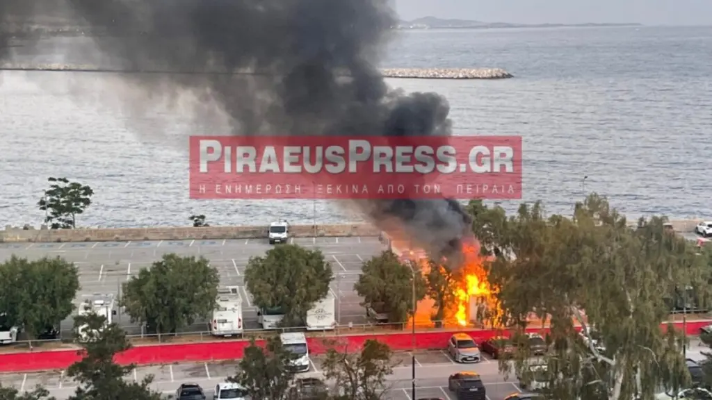 Φωτιά σε όχημα στο Μικρολίμανο (Βίντεο)