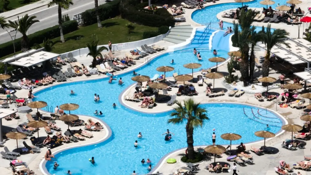 Σαφάρι της εφορίας σε ξενοδοχεία, ταβέρνες και παραλίες με σύγχρονη τεχνολογία και αυστηρές ποινές για τους  παραβάτες