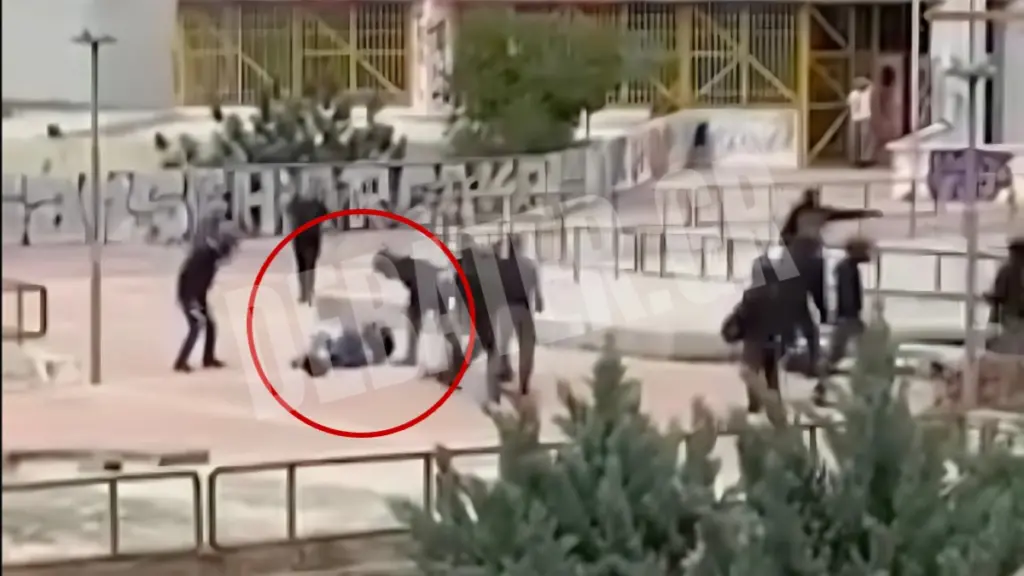 Πολυτεχνειούπολη: Ταυτοποιήθηκε ο κουκουλοφόρος που χτύπησε την ιδιοκτήτρια του κυλικείου – Νέο βίντεο ντοκουμέντο