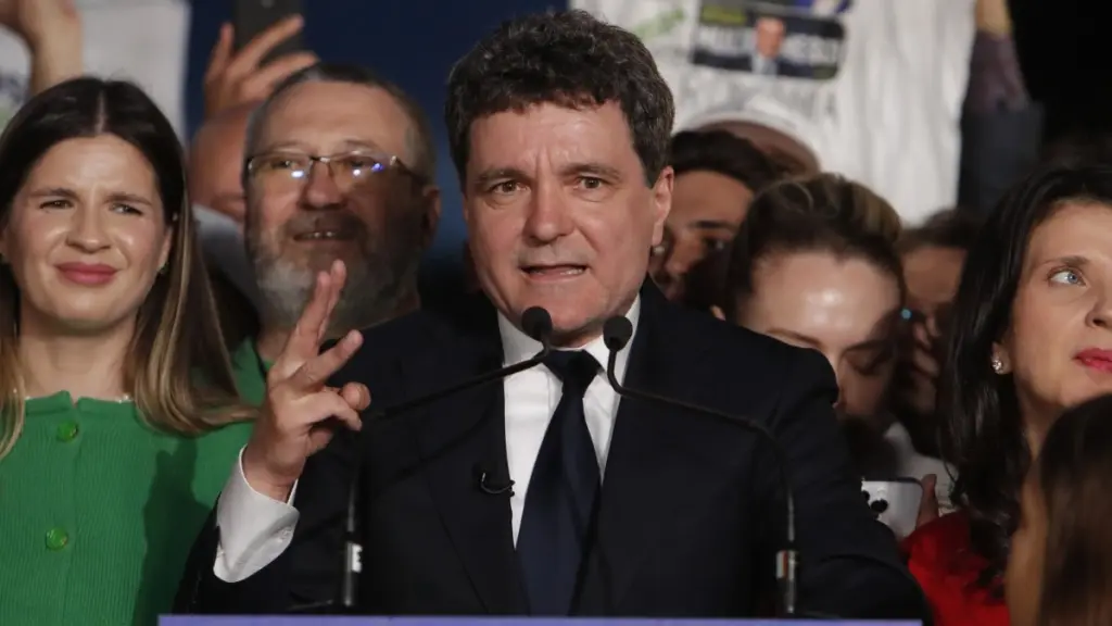 Ρουμανία: Μεγάλος νικητής με σχεδόν 54% ο Νικούσορ Νταν στις προεδρικές εκλογές