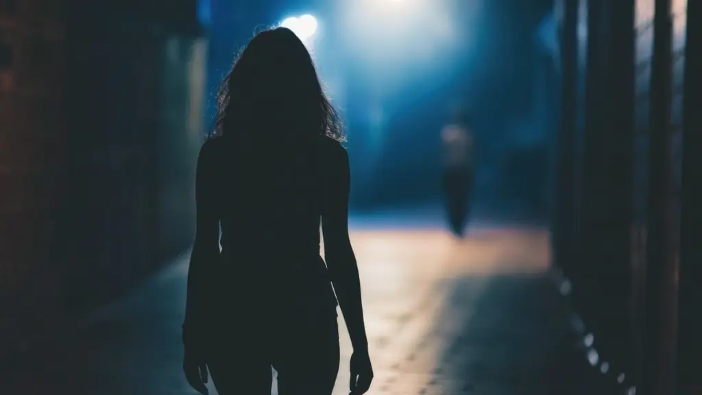 «Απειλούσε να διαλύσει την ζωή μου» – Καταγγελίες από δυο γυναίκες για τις κινήσεις στρατιωτικού stalker