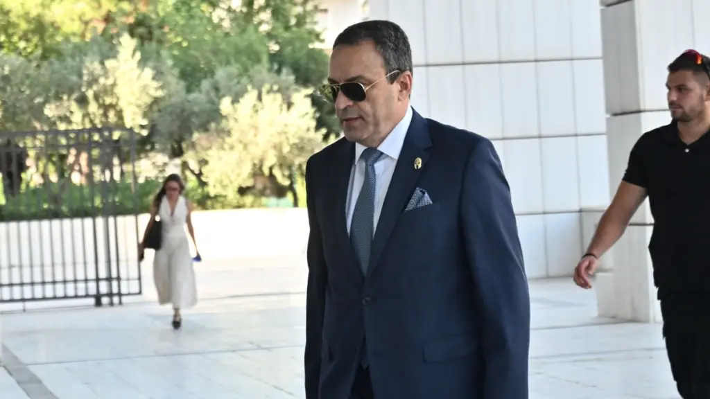 Σπαρτιάτες: Άρχισε η δίκη για την υπόθεση της εξαπάτησης εκλογέων – Αλλάζει στάση ο Στίγκας