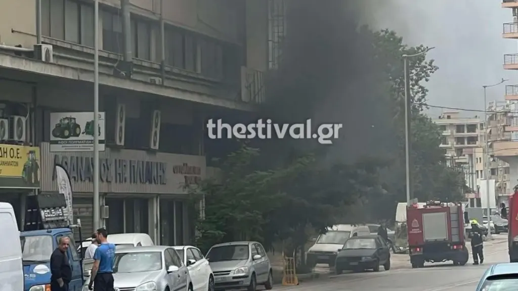 Θεσσαλονίκη: Συναγερμός για φωτιά σε εγκαταλελειμμένο κατάστημα στη Γιαννιτσών