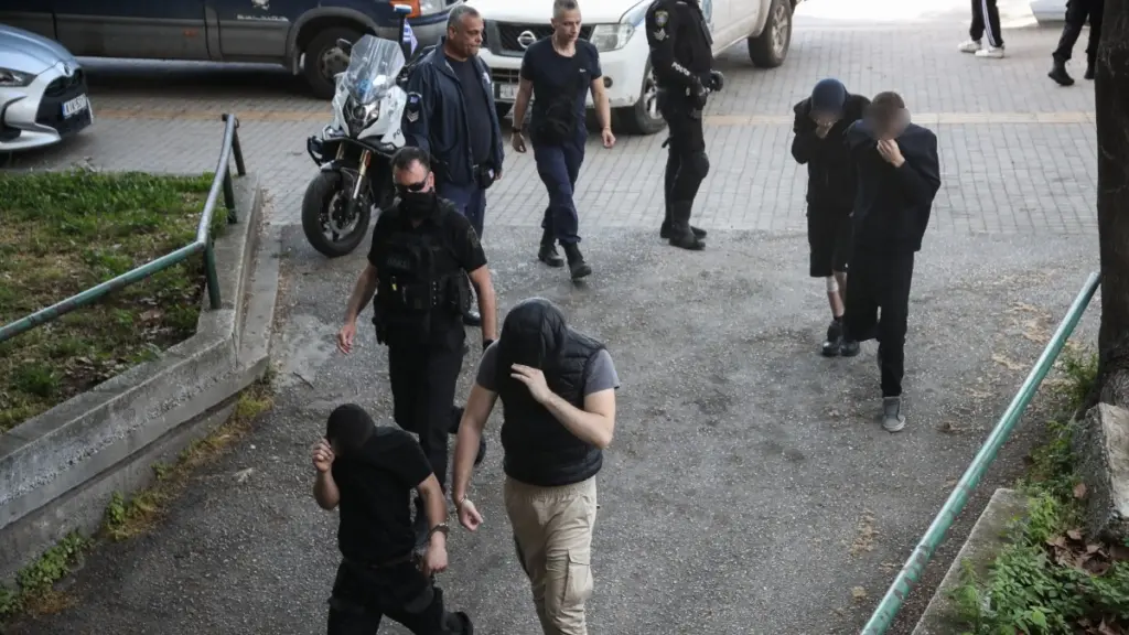 Θεσσαλονίκη: Στη φυλακή 24χρονος για συμμετοχή στην “Εθνικιστική Νεολαία” – Ελεύθεροι οι 11 συγκατηγορούμενοί του