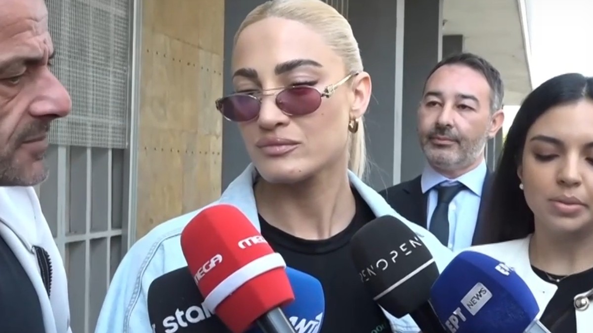 Ιωάννα Τούνη: Βουρκωμένη έξω από τα δικαστήρια για το revenge porn – «Αυτοί οι άνθρωποι βρίσκονται έξω και γελάνε»