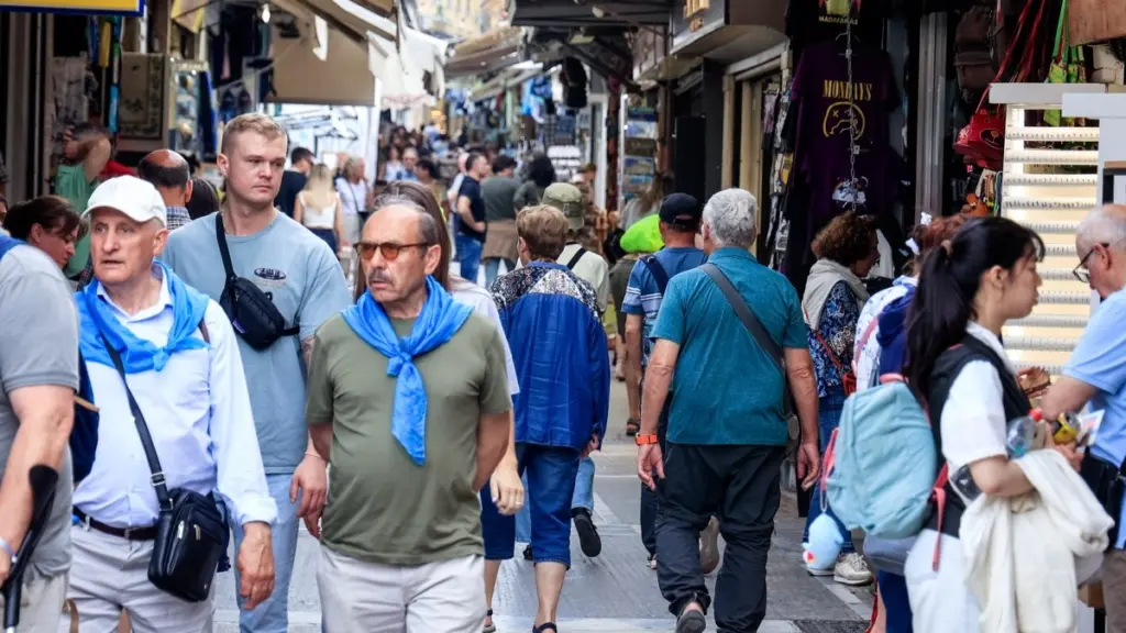 Σε άνοδο ο ελληνικός τουρισμός με αύξηση σε αφίξεις και κρατήσεις πτήσεων – Η δυναμική των μακρινών αγορών