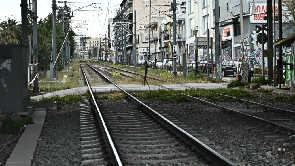 Κεραμεικός: Αμερικανός παίκτης της Α2 μπήκε με το αμάξι του σε γραμμές τρένου – Κινήθηκε μεθυσμένος για 300 μέτρα, βρέθηκε θετικός στο αλκοτέστ
