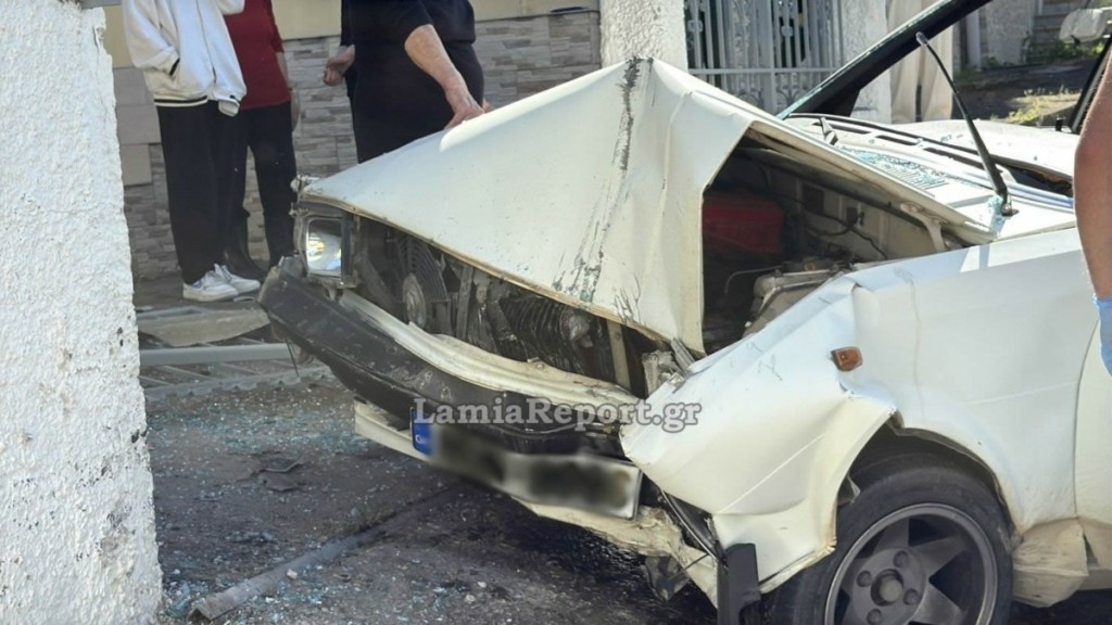 Θήβα: Μεθυσμένος οδηγός “καρφώθηκε” σε μαντρότοιχο – Τραυματίστηκαν τα δύο παιδιά του (φωτογραφίες+βίντεο)