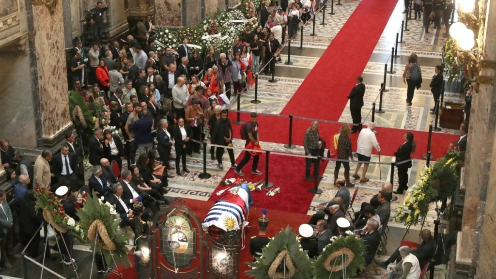 Ουρουγουάη: Πλήθος κόσμου αποχαιρέτησε τον πρώην πρόεδρο Μουχίκα