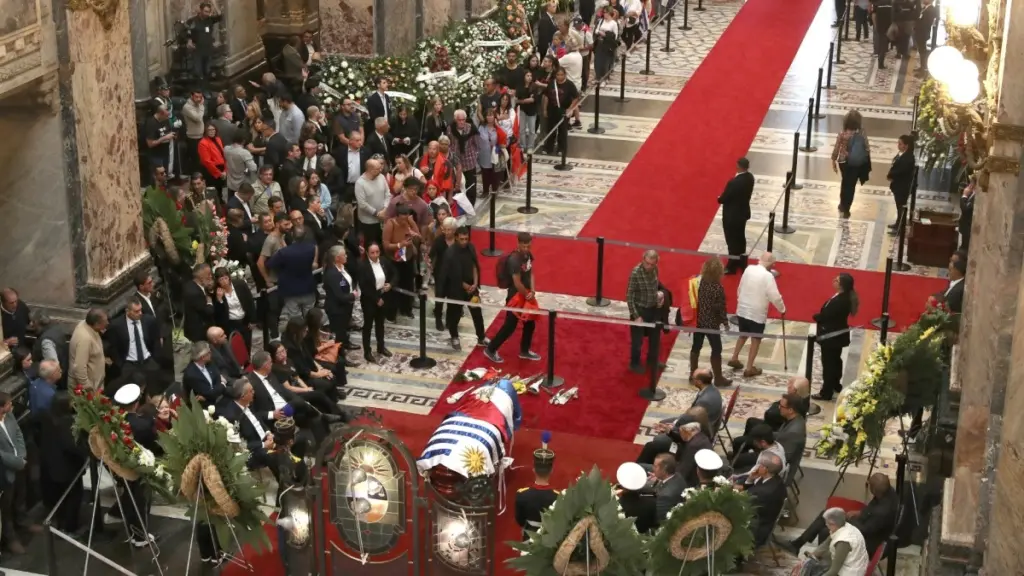 Ουρουγουάη: Πλήθος κόσμου αποχαιρέτησε τον πρώην πρόεδρο Μουχίκα