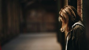 Φρίκη στην Ελευσίνα – Συνελήφθη 31χρονος που φέρεται να βίαζε και να εξέδιδε 17χρονη