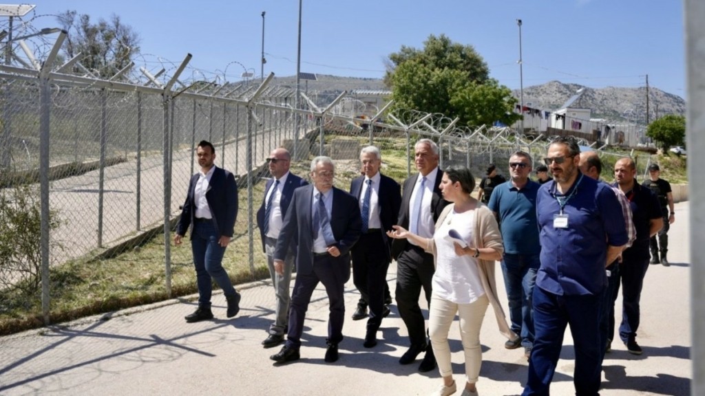 Βορίδης από τη Χίο: “Προτεραιότητα οι επιστροφές και η αποσυμφόρηση των δομών”
