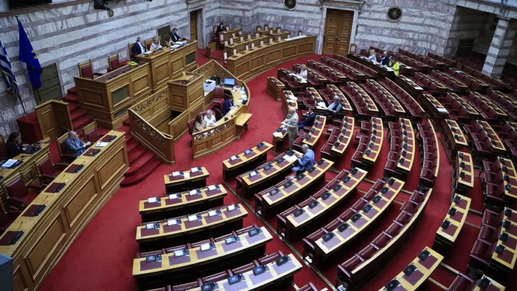 Βουλή: Ψηφίστηκε ο νέος αναπτυξιακός νόμος – Πάνω από ένα δισεκ. ευρώ οι πόροι τα επόμενα δύο χρόνια