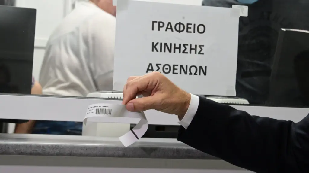 “Βραχιολάκι” στα επείγοντα: Τα 14 νοσοκομεία που θα το εφαρμόσουν μέχρι τις 15 Ιουλίου