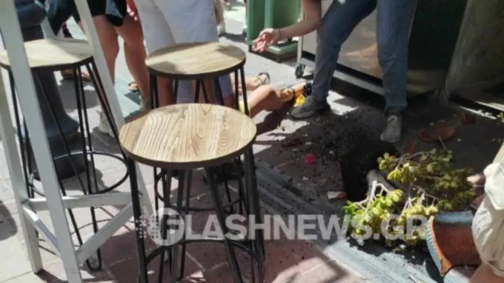 Χανιά: Πήλινη γλάστρα έπεσε σε τουρίστρια – Μεταφέρθηκε στο νοσοκομείο (Φωτογραφίες)