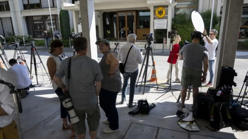 Στη Γενεύη ο Ιρανός ΥΠΕΞ, κρίσιμες συνομιλίες με τους “Big 3” της Ευρώπης – Ο όρος που θέτει το Ιράν