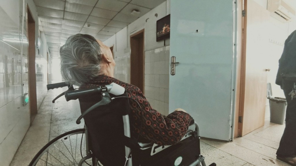 Μεγάλες ελλείψεις στην ανακουφιστική φροντίδα σε ανθρώπους με πολύ σοβαρές ασθένειες