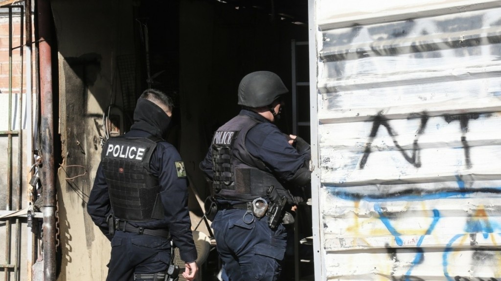 Το ελληνικό FBI “ξηλώνει” την τουρκική μαφία: Μπαράζ εφόδων σε σπίτια Τούρκων στη Βόρεια Ελλάδα, τι βρέθηκε