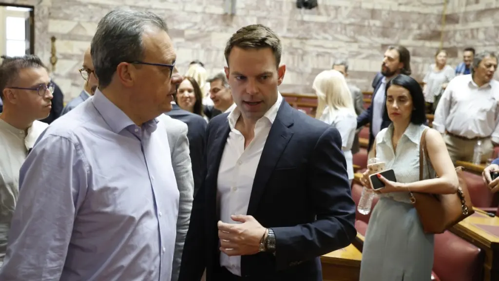 Οι βουλευτές του Κασσελάκη αποσύρουν υπογραφές από την πρόταση ΣΥΡΙΖΑ για τα Τέμπη