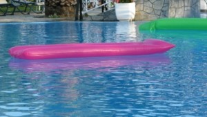Τραγωδία στην Σαντορίνη – Πνίγηκε σε πισίνα παιδάκι 5 ετών που έκανε διακοπές με την οικογένεια του