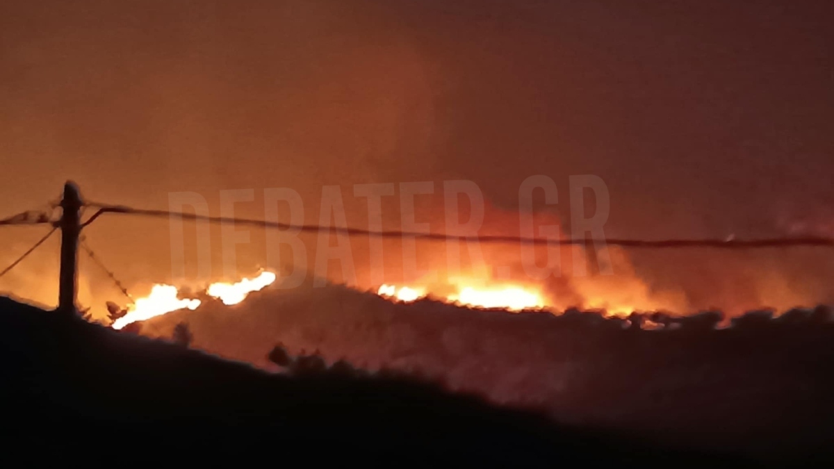 Μαίνονται οι φωτιές στη Χίο, τα κύρια μέτωπα – Κοντά σε σπίτια οι φλόγες, αλλεπάλληλα μηνύματα του 112