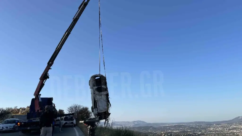Θανατηφόρο τροχαίο στην Πεντέλη: Αυτοκίνητο έπεσε σε πλαγιά – Ένας νεκρός και τρεις τραυματίες (βίντεο)
