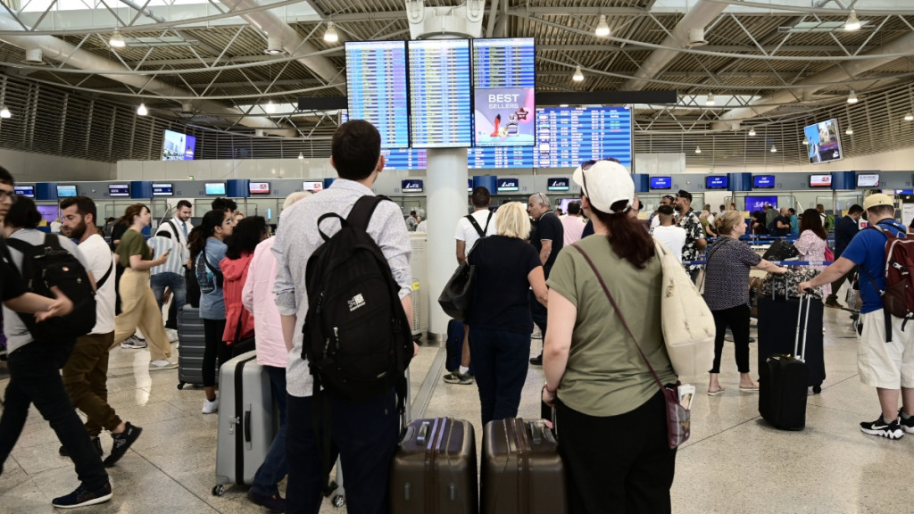 ΤτΕ: Πάνω από 4 εκατομμύρια τουρίστες επισκέφθηκαν την Ελλάδα στο τετράμηνο Ιανουαρίου – Απριλίου