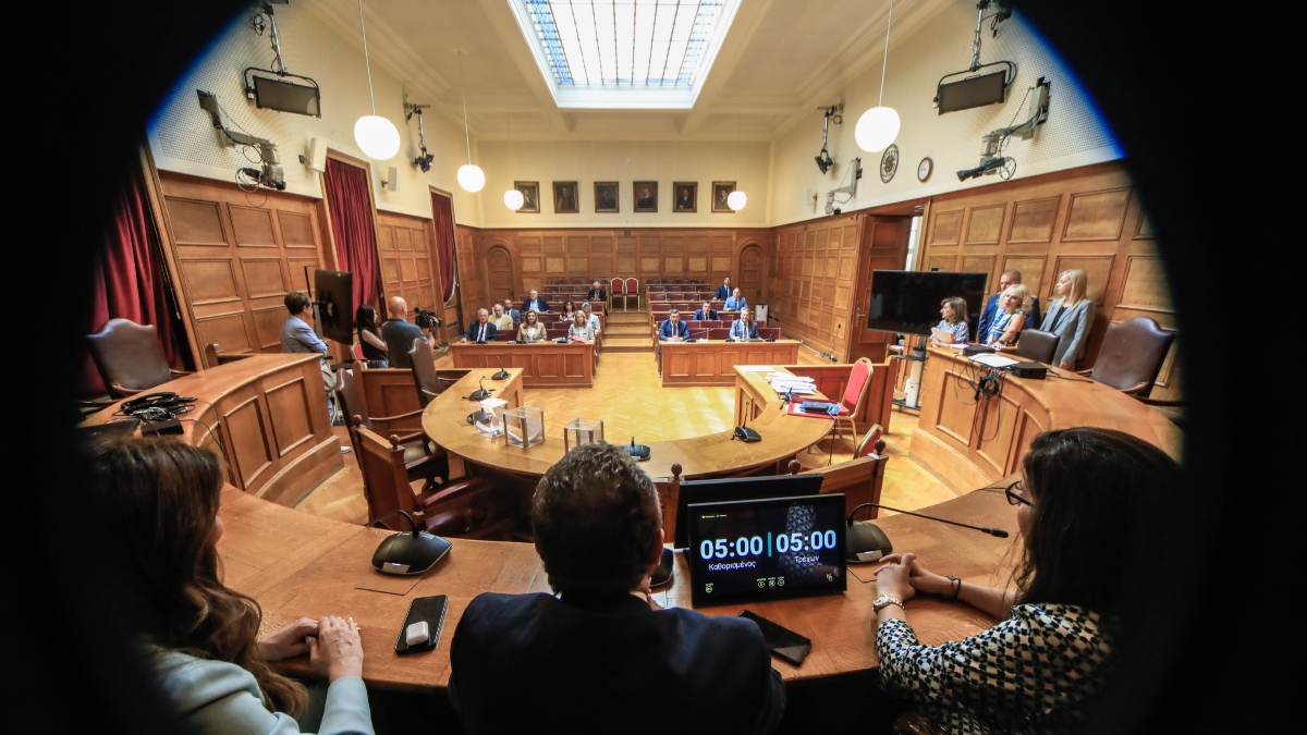 Προανακριτική Καραμανλή: Πρεμιέρα με ένταση – Εξελέγη το προεδρείο της Επιτροπής