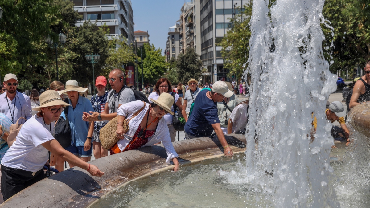 Καιρός: Σήμερα η κορύφωση του καύσωνα με 41άρια – Βροχές και ισχυροί άνεμοι από το μεσημέρι