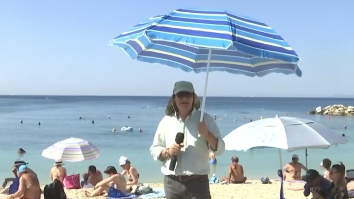 Ο Γιώργος Τσελίκας πήγε στην παραλία του Αλίμου ως… “Λόρενς της παραλίας” (Βίντεο)