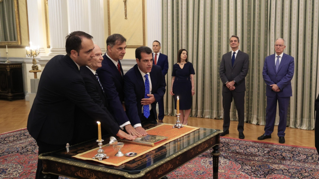 Ορκίστηκαν ο νέος υπουργός Μετανάστευσης Θάνος Πλεύρης και οι τρεις υφυπουργοί – Οι πρώτες δηλώσεις (βίντεο, φωτογραφίες)