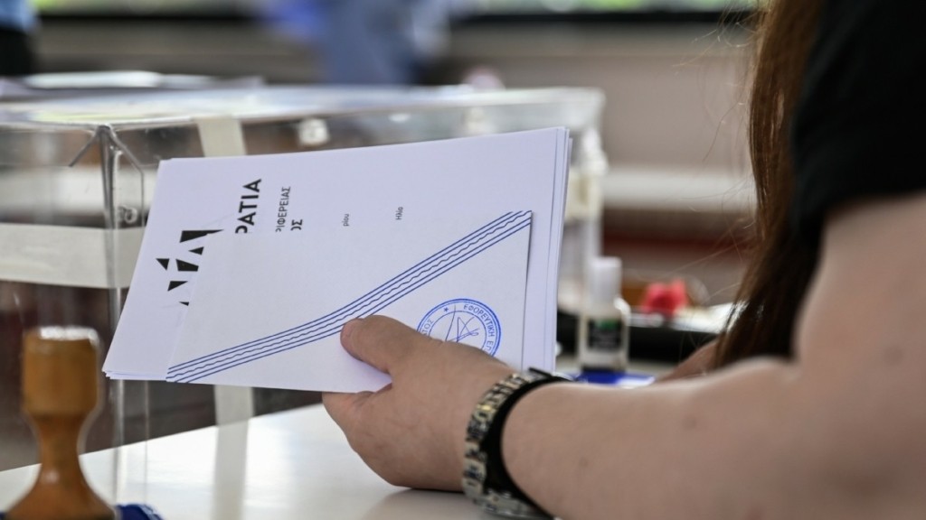 Δημοσκόπηση Opinion Poll: Στο 30,7% η ΝΔ, σταθερά δεύτερη η Πλεύση – Αρνητικοί σε νέο κόμμα από Τσίπρα 8 στους 10