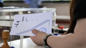 Δημοσκόπηση Metron Analysis: Στις 15,8 μονάδες η διαφορά ΝΔ και ΠΑΣΟΚ – Πλεύση Ελυθερίας και Ελληνική Λύση δίνουν μάχη για την 3η θέση