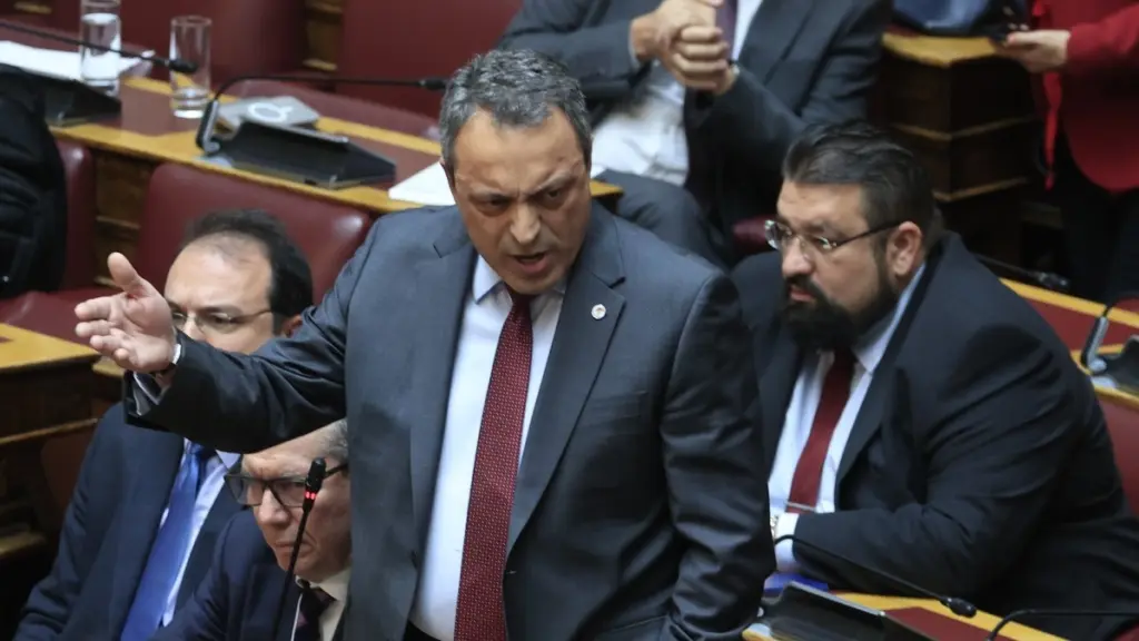 Με 297 πλέον η Βουλή: Τι αλλάζει μετά την έκπτωση των 3 “Σπαρτιατών” – “Γρίφος” το όριο της πλειοψηφίας