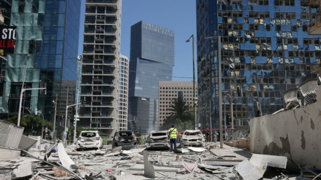Νέο κύμα ιρανικών πυραύλων στο Ισραήλ, ευθείες απειλές Νετανιάχου σε Χαμενεΐ – “Ευκαιρία στη διπλωματία” από Τραμπ και Ευρωπαίους