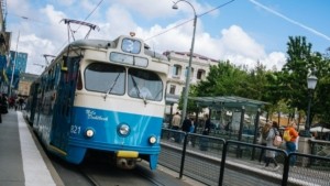 Σουηδία: Τραμ εκτροχιάσθηκε και κατέληξε μέσα σε… πιτσαρία – Τραυματίστηκαν 7 άτομα (Φωτογραφία)