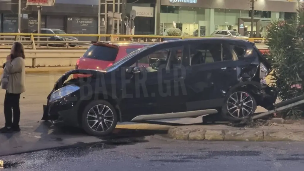 Σοβαρό τροχαίο στη Συγγρού: 4 τραυματίες ύστερα από σύγκρουση δύο οχημάτων