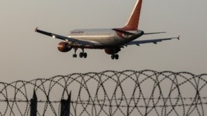 Air India: «Εξετάζεται ακόμα και το σενάριο της δολιοφθοράς για το δυστύχημα με τους 279 νεκρούς»