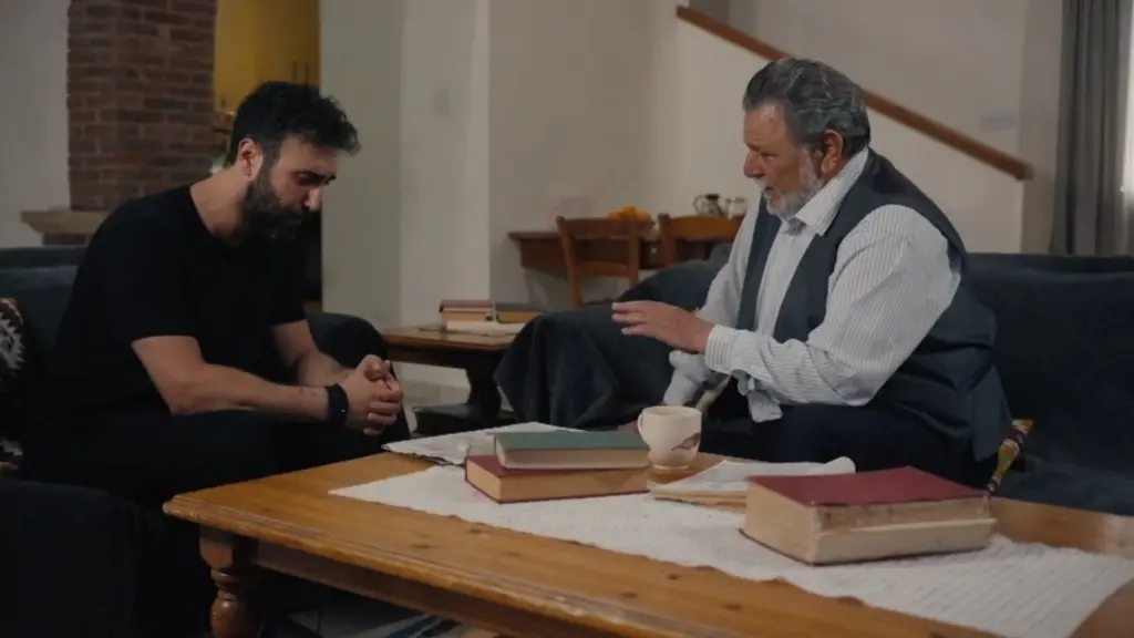 Η Γη της ελιάς – Τρίτη (10/6): Ο Πότης μπουκάρει στο δωμάτιο του νοσοκομείου για να πνίξει τον Αποστόλη