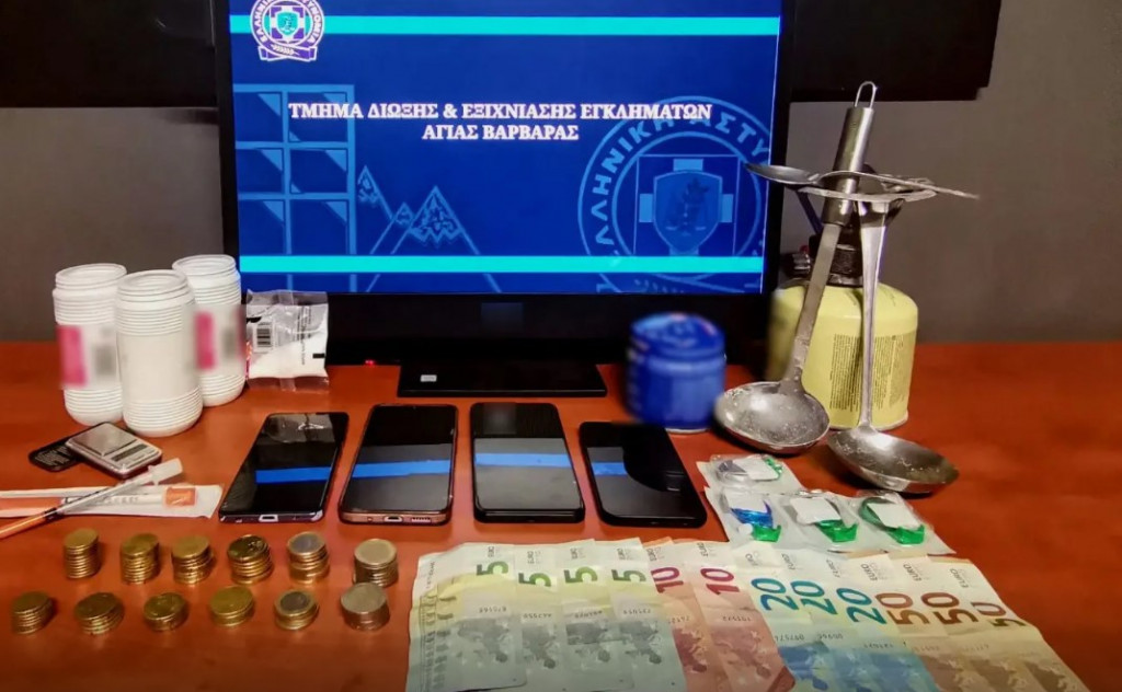 Αγία Βαρβάρα: Έφοδος της ΕΛΑΣ σε «σούπερ μάρκετ» κοκαΐνης – Τραυματίστηκε αστυνομικός (Βίντεο)