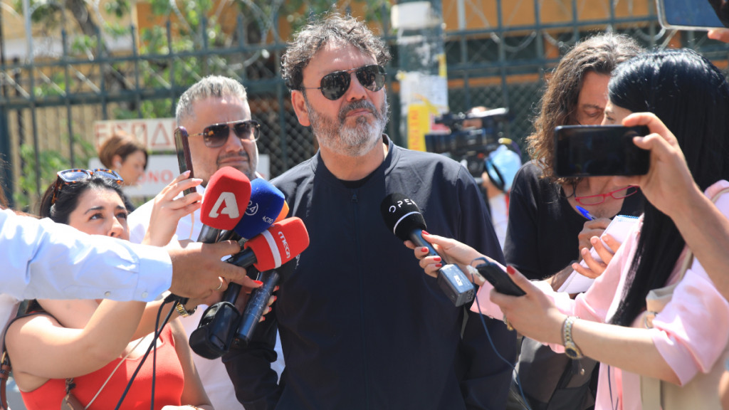 Αναβλήθηκε η δίκη του Στάθη Αγγελόπουλου για τον Σεπτέμβριο – Πρόστιμα στους απόντες μάρτυρες