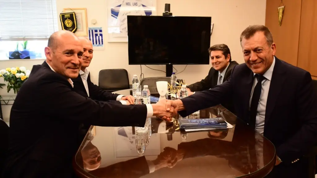 Στο γραφείο του Βρούτση οι αδελφοί Αγγελόπουλοι – «Δεν δεχόμαστε την εξομοίωση με τον Δημήτρη Γιαννακόπουλο»